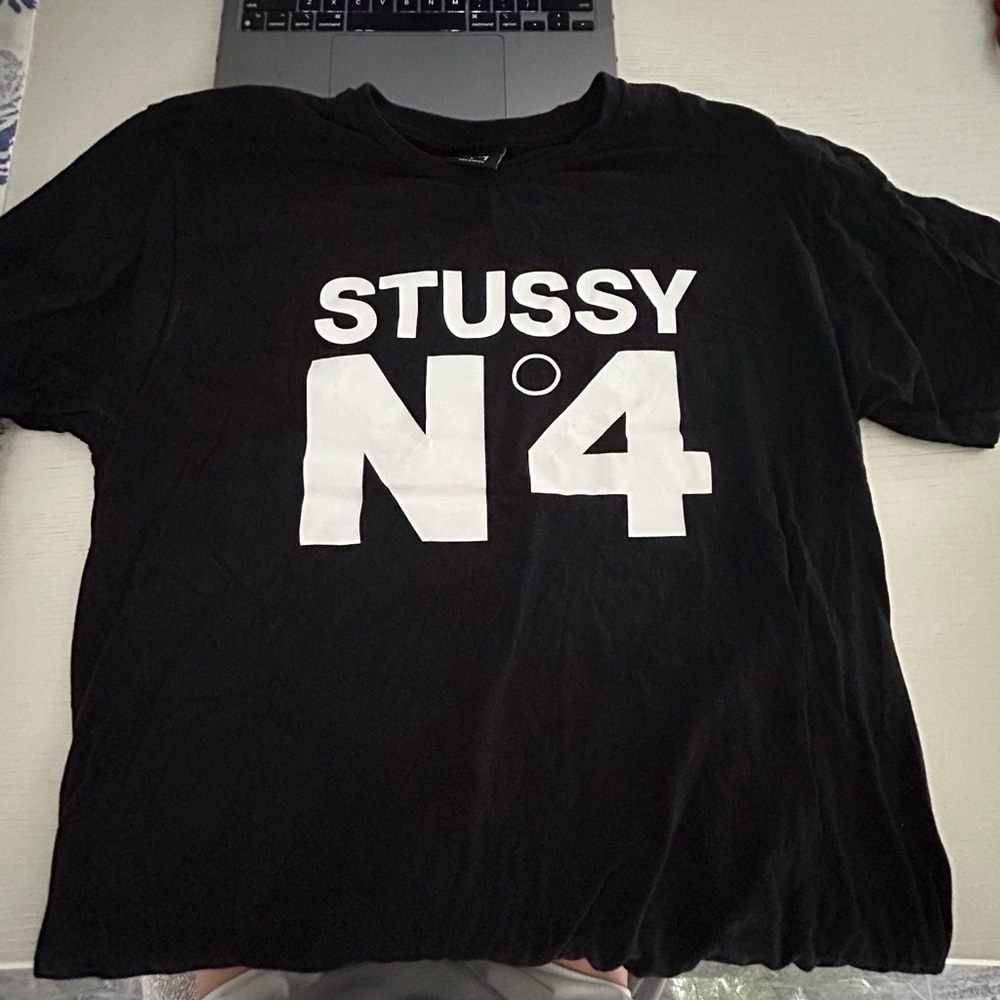 STUSSY No. 4 Tee “Black”